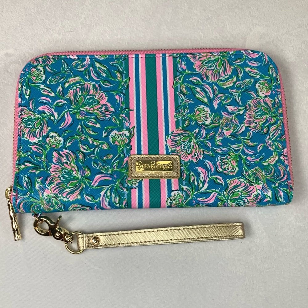 Lilly Pulitzer Chick Magnet Print Passport Travel Wristlet Wallet NWOT